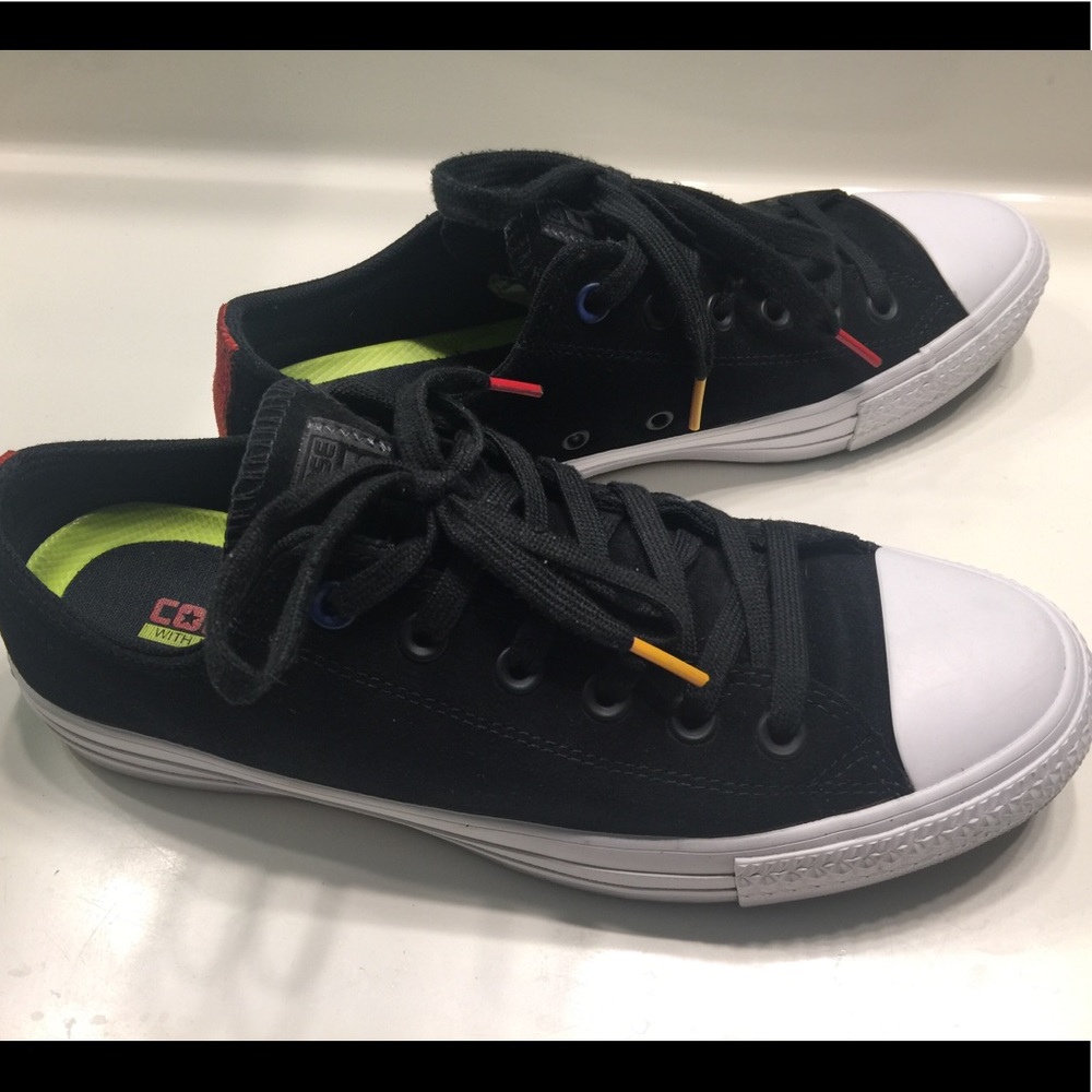 Men’s Lowtop Black Suede Converse, Size 8 👟👟